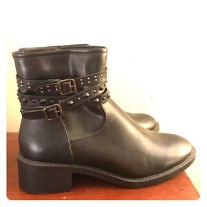 NEVER WORN Black boots w Buckles Size 10 1.5” heel